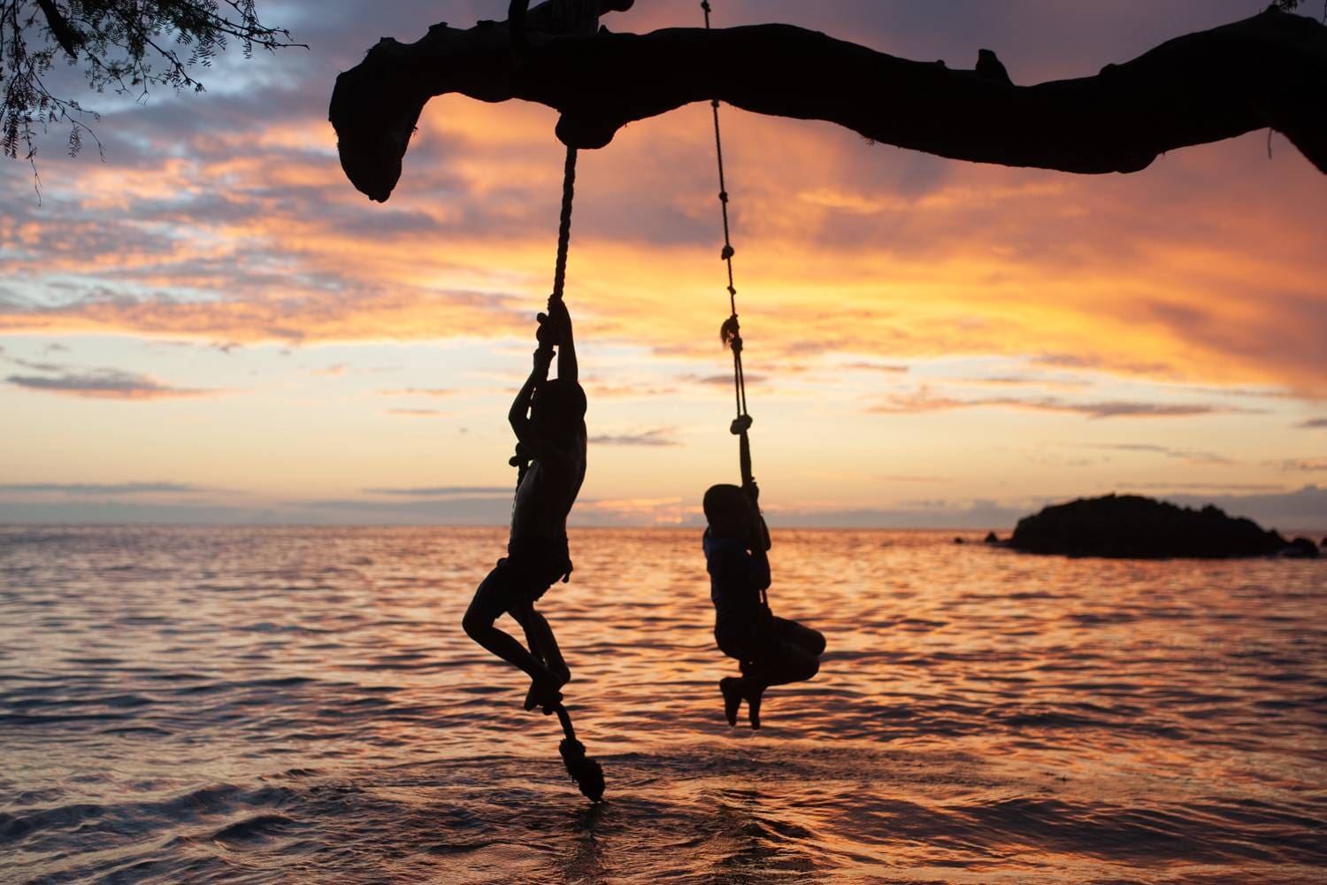 Family portraits at Beach 69 in Kona, Hawaii by Sterling Batson, photographer